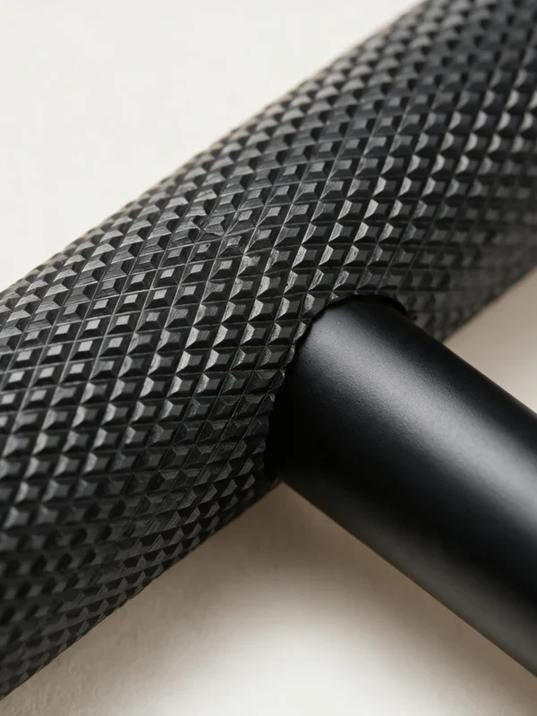 The Tetbury Knurled Pull in Matte Black, knurling detail